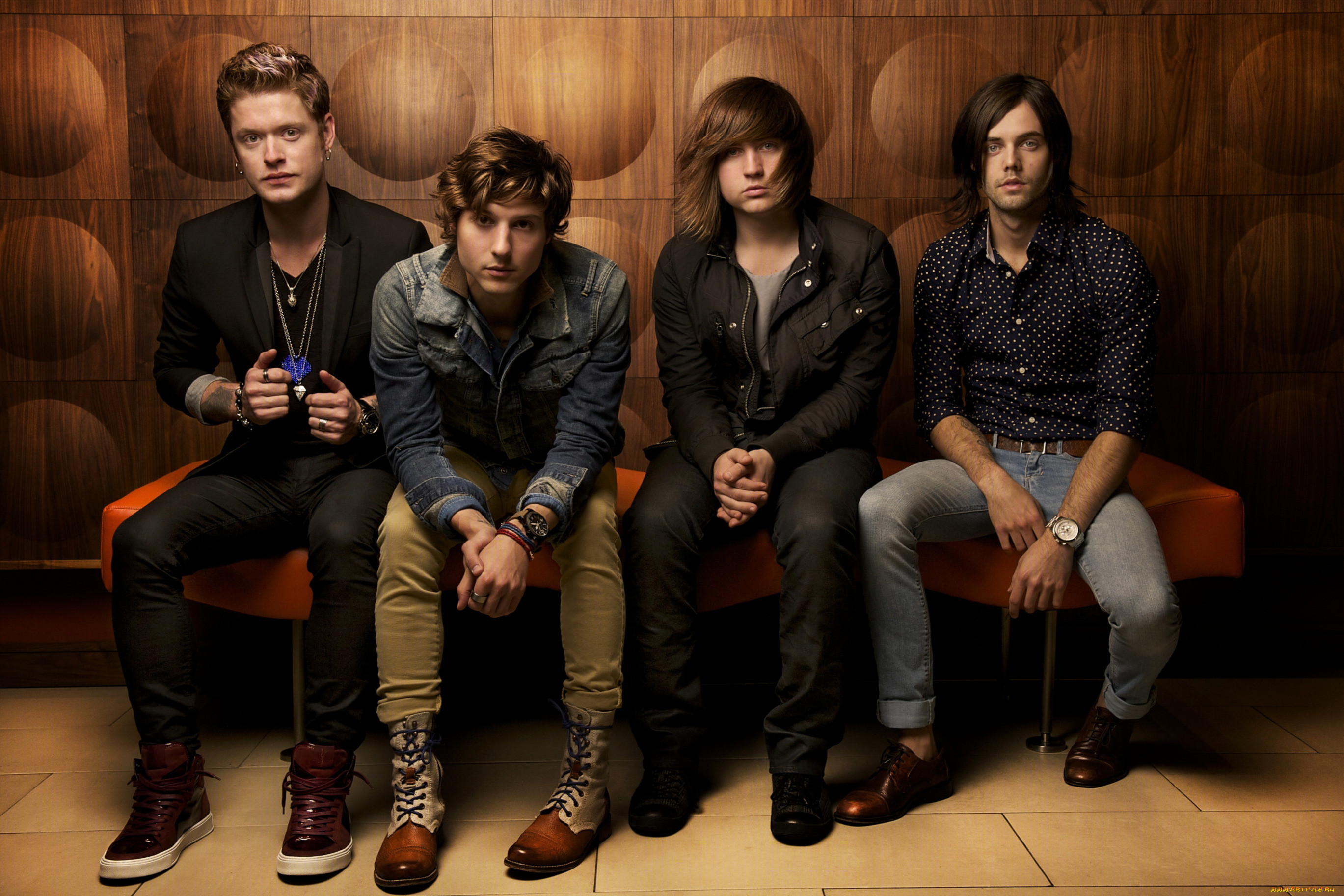 hagwell-brown-wall, , hot chelle rae, 